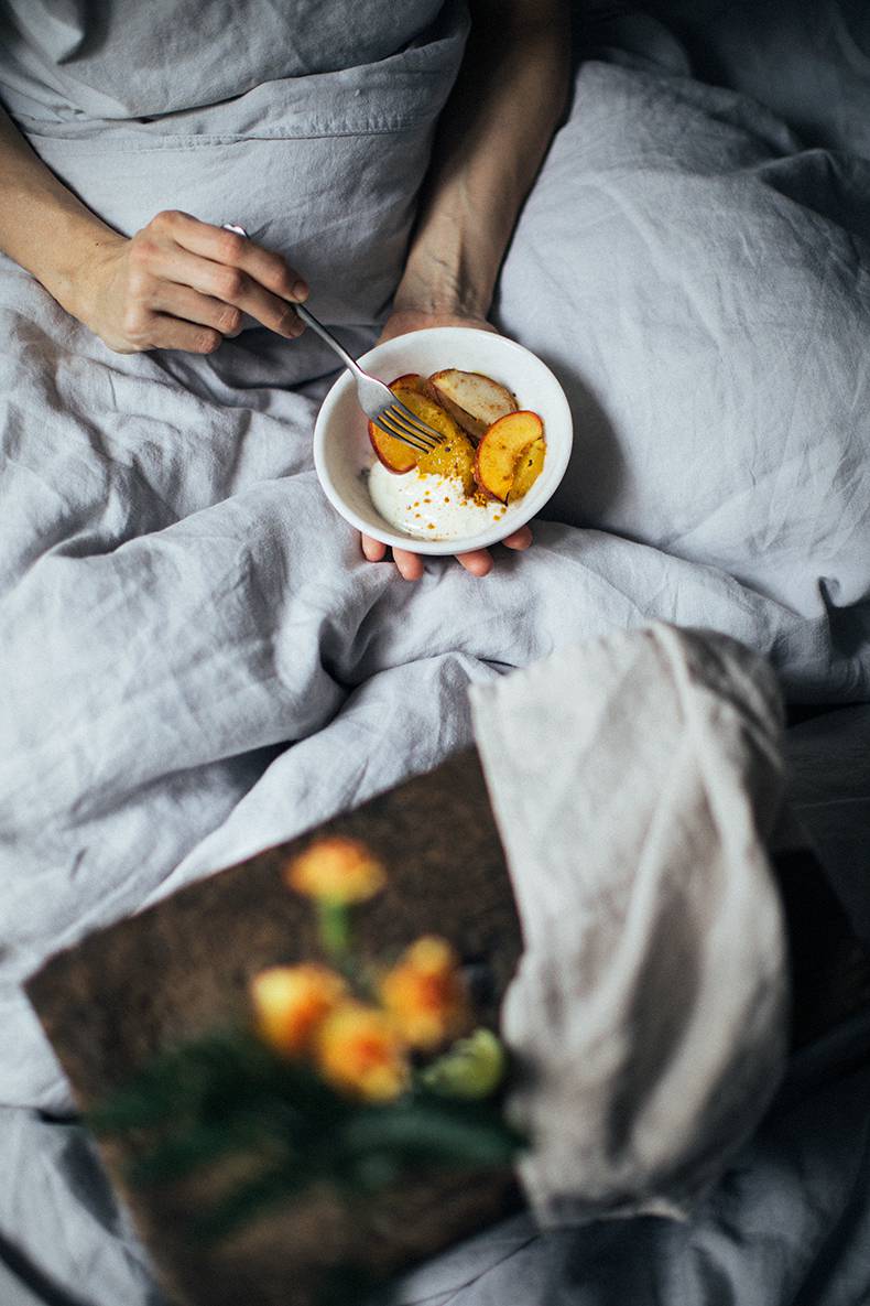 Baked fruits with yoghurt, simple yet not ordinary